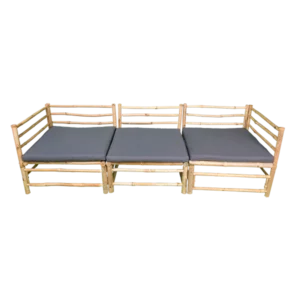 Assise blanche avec coussin gris 22 Salon bambou avec coussins noirs